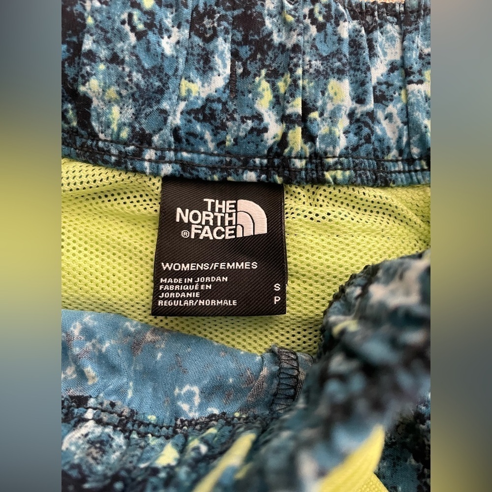 The North Face Women's High Rise Running Shorts Size Small - Picture 8 of 8